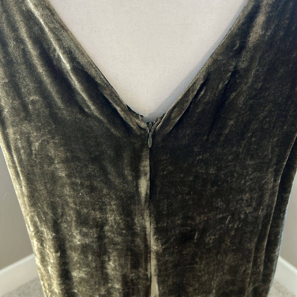MELLODAY Velvet Dress in Dark Olive - Picture 3 of 4